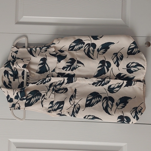 Ann Taylor sleeveless button down palm print - Picture 2 of 6